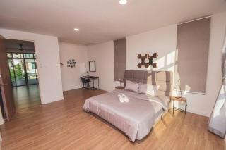 Luxury 3-sty semi-D 5BR 5Bath@Batu Ferringhi 15ppl - 5