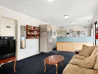 Days Inn by Wyndham Hannibal - Hannibal - 9