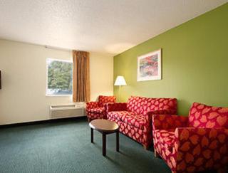 Super 8 by Wyndham Florence - 4