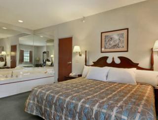 Days Inn by Wyndham Lisbon - 1