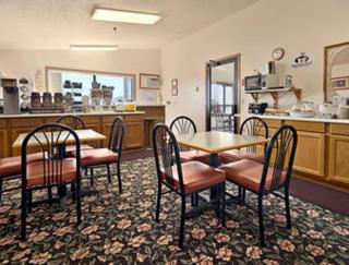 Super 8 by Wyndham Huron - Huron - 7