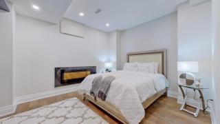 Family Modern walkout Basement wSauna Indoor Fireplace Wifi - 1