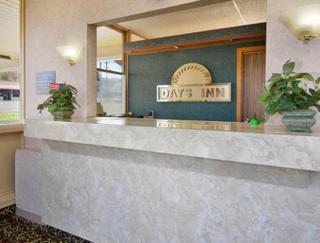 Days Inn by Wyndham Niles - 7