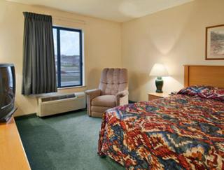 Super 8 by Wyndham Columbia Clark Lane - 4