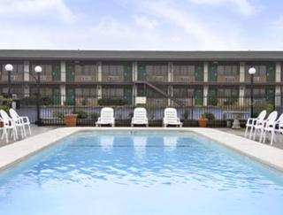 Super 8 by Wyndham Giddings - Giddings - 8