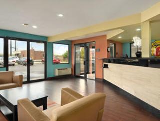 Super 8 by Wyndham Tulsa - Tulsa - 5