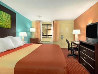 Super 8 by Wyndham Tulsa - Tulsa - 2
