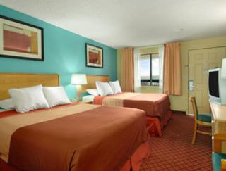 Super 8 by Wyndham Tulsa - Tulsa - 1