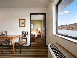 Super 8 by Wyndham Houghton - 2