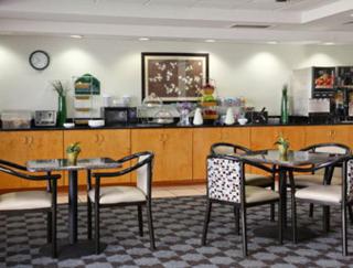 Holiday Inn Express Fayetteville Fort Bragg by IHG - Fayetteville - 7