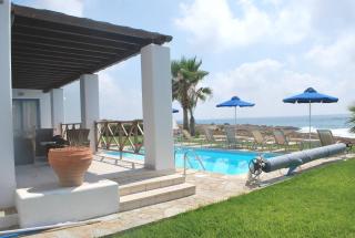 Sea Front Villa With Private Heated Pool, Quiet area Paphos 322 - Kissonerga - 3