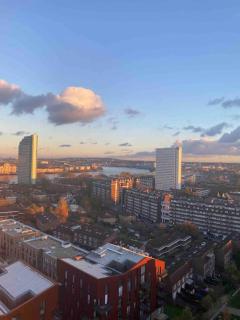 Riverview Amazing 2Bed 2Bath Apt wParking Sleeps 6 Comfortably - 2