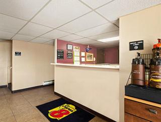Super 8 by Wyndham Redfield - Redfield - 3
