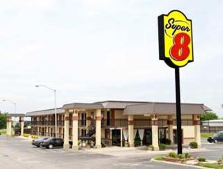Super 8 by Wyndham Shawnee - Shawnee - 9