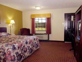 Super 8 by Wyndham Shawnee - 6