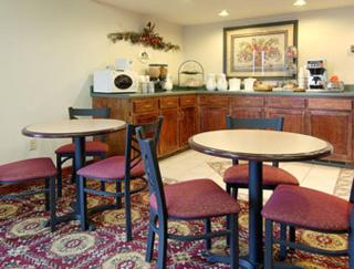 Super 8 by Wyndham Booneville - Booneville - 7
