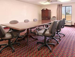 Super 8 by Wyndham Booneville - Booneville - 2