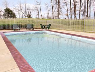 Super 8 by Wyndham Booneville - Booneville - 1