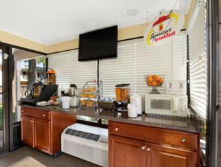 Royal Palace Inn and Suites Myrtle Beach Ocean Blvd - 7
