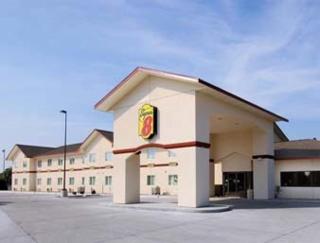Super 8 by Wyndham Alma - 9