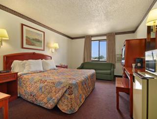 Days Inn by Wyndham Great Bend - 4