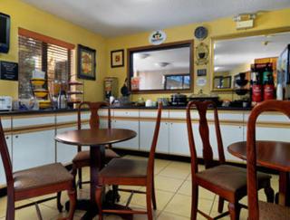 Super 8 by Wyndham Paris - 6