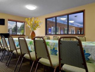 Super 8 by Wyndham Paris - 4