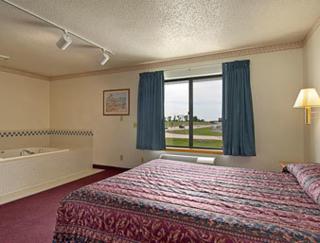 Super 8 by Wyndham Watertown WI - Watertown - 6