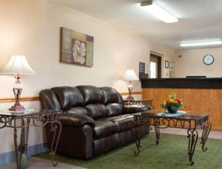 Super 8 by Wyndham Carrollton - 8