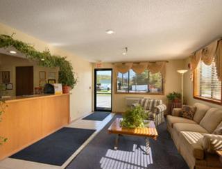 Super 8 by Wyndham Delmont - 8