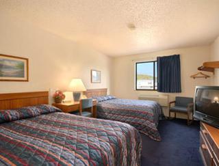 Super 8 by Wyndham Delmont - 4