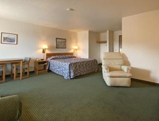 Super 8 by Wyndham Cloquet - 4