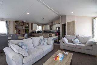 Beautiful 8 Berth Lodge For Hire At Kessingland Beach In Suffolk Ref 90012Td - 5