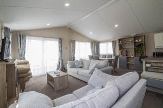 Beautiful 8 Berth Lodge For Hire At Kessingland Beach In Suffolk Ref 90012Td - 4
