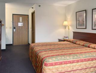 Super 8 by Wyndham Riverside/Kansas City - 9