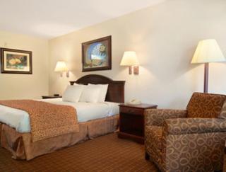 Travelodge by Wyndham Montgomery East - 5
