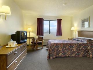 Super 8 by Wyndham Smithville Kansas City - 5