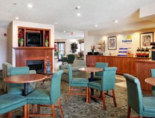 Days Inn by Wyndham Louisburg - Louisburg - 8