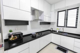 Newly Renovated 3Bedroom Vacation Home 6-8pax - 4