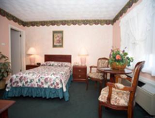 Colonial Inn Seekonk - 1