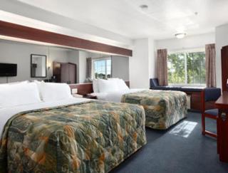 Days Inn & Suites by Wyndham Greeley - 4
