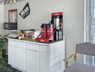 Travelodge by Wyndham Bloomington - Bloomington - 3
