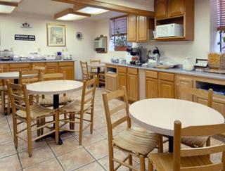 Super 8 by Wyndham Cortez/Mesa Verde Area - 8