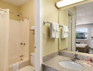 Super 8 by Wyndham Shreveport - Shreveport - 2