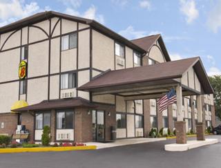 Super 8 by Wyndham Woodstock - 9