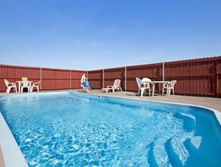 Super 8 by Wyndham Gainesville TX - Gainesville - 1