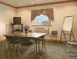 Super 8 by Wyndham Uniontown PA - Uniontown - 1