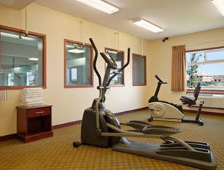 Super 8 by Wyndham Fort Saskatchewan - Fort Saskatchewan - 1