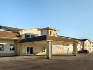 Super 8 by Wyndham Meadow Lake - Meadow Lake - 9