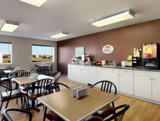 Super 8 by Wyndham Meadow Lake - Meadow Lake - 6